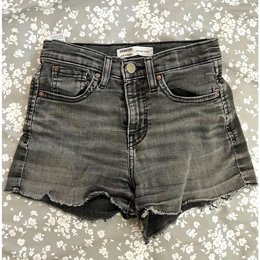Levi Strauss & Co. Signature Women's High-Rise Gray Distressed Shorts Waist 8